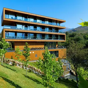 Uji Ftohte 4*, Τεπελένι Αλβανία